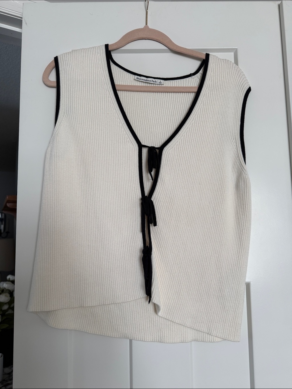 Abercrombie & Fitch Cream Ribbed Sleeveless Top with Black Trim